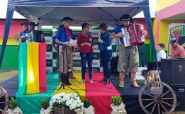 Festividades na praça marcam aniversário de São José do Cedro
