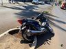 Mulher fica ferida em acidente de moto e bicicleta no centro