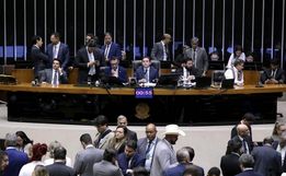 Câmara aprova PEC que aumenta blindagem judicial para deputados e senadores