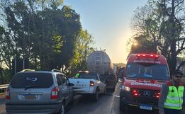 Engavetamento envolve cinco veículos na BR 282, em Nova Erechim