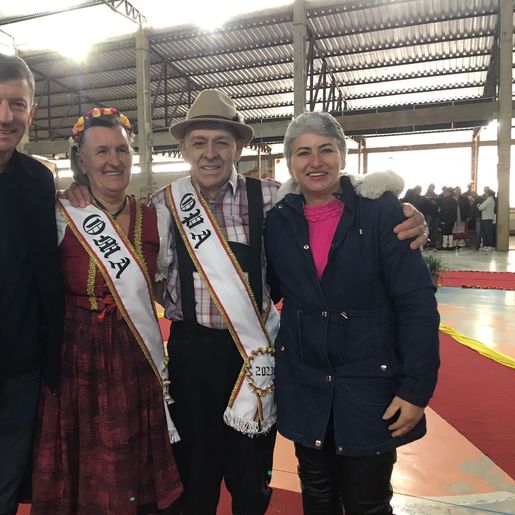 Felicita e Paulo Lengert de linha Presidente Becker são escolhidos Casal Opa e Oma