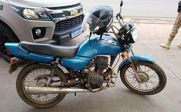 Adolescente é flagrado pilotando moto furtada no centro de SMO 