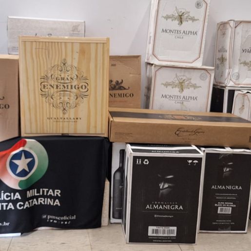 PM apreende 210 garrafas de vinho contrabandeadas em Dionísio Cerqueira