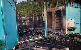 Casa é destruída por incêndio em São João do Oeste