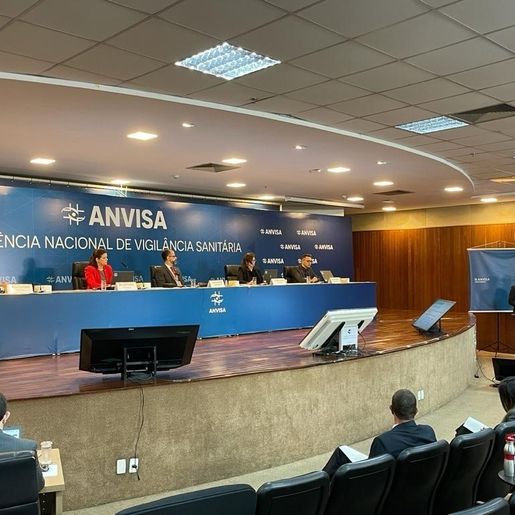 Anvisa recomenda aprovação do uso emergencial das vacinas de Oxford e CoronaVac