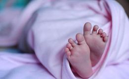 Casal de mulheres ganha direito de registrar bebê gerado com inseminação caseira em SC