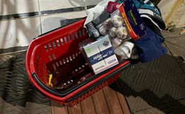 Homem é preso após furtar 17 pernas de salame e cueca em supermercado de SMOeste