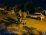 PM intercepta e prende traficante enquanto pegava droga em área de mata