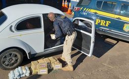 PRF apreende Fusca com carga milionária de cocaína no RS
