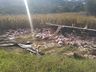 Caminhoneiro sofre ferimentos leves em tombamento na SC-161