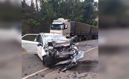Mulher morre em colisão frontal contra caminhão em Maravilha