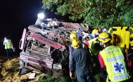 Carreta tomba em Romelândia e motorista é socorrido em estado grave