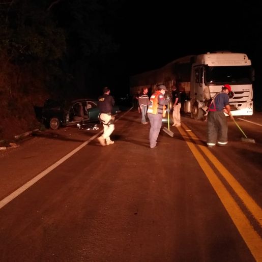 Motorista morre em colisão frontal de carro e caminhão na BR 158
