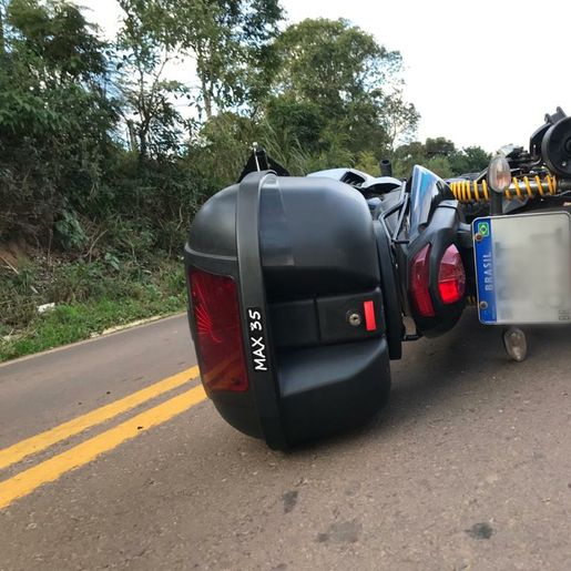 Acidente entre carro e motocicleta deixa jovem ferido na SC 161