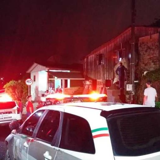 Briga de casal termina com homem ferido por faca 