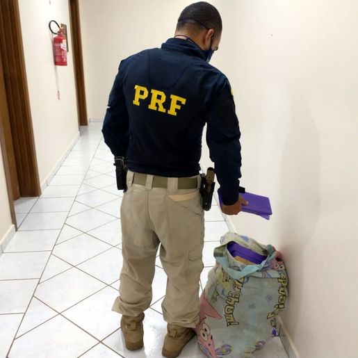 PRF apreende 30 quilos de maconha e prende quatro pessoas na BR 158