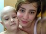 Vídeo de menino com leucemia rindo ao lado da mãe viraliza nas redes sociais