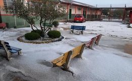 Forte chuva de granizo atinge Urupema e gelo muda paisagem na Serra; veja fotos