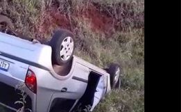 Mulher é encontrada morta com marca de tiro dentro de veículo 