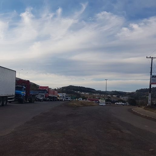 BR 163: trânsito ficou totalmente interrompido por problemas em equipamentos, afirma DNIT
