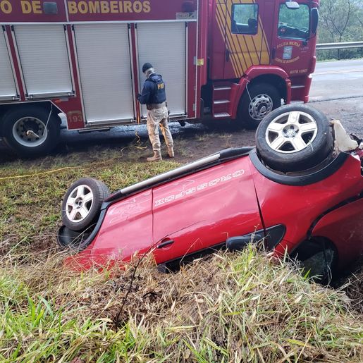 Rapaz de 22 anos morre em capotamento na BR-280