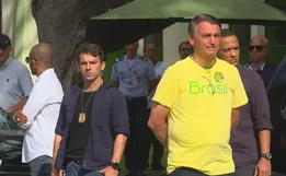 Jair Bolsonaro vota na Vila Militar no Rio de Janeiro