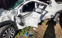 Idoso fica gravemente ferido em colisão entre carro e caminhão na SC-163