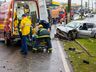 Colisão frontal entre carreta e carro deixa dois feridos na Avenida Willy Barth; Assista