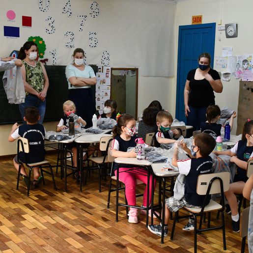 Educação investe em novos uniformes para os mais de 1200 alunos da Rede Municipal
