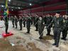 Militares do Exército prestam juramento à Bandeira em solenidade do Dia do Soldado