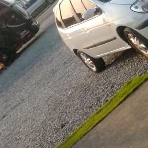 Bandidos armados assaltam ônibus e fogem da polícia em SC