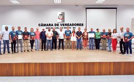 Vereadores homenageiam CCO da Faismo, escritor e Polo da Chape