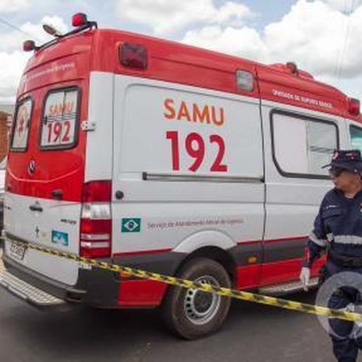 Rapaz ingere corote de pinga, come 8 mangas e morre na rua