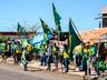VÍDEO: Dezenas de pessoas participam de ato em frente ao 14º RCMec