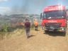 Bombeiros combatem incêndio em vegetação em SJCedro