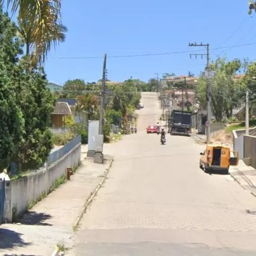 Ao buscar o filho, pai é espancado por 4 pessoas e tem carro roubado em SC