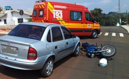 Homem fica ferido em colisão de carro e moto, em Iporã do Oeste