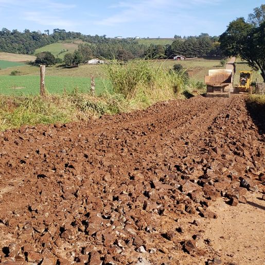 Secretaria de Obras recupera trechos de maior instabilidade no inverno