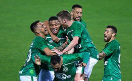 Chape goleia a Ponte Preta em Campinas e assume a liderança da Série B