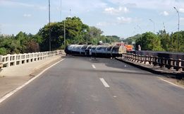 VÍDEO: motorista morre após caminhão explodir em cima de Ponte no RS