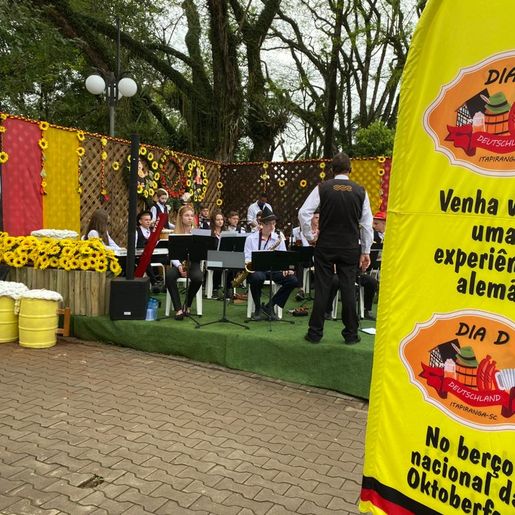 VÍDEO: Festividades do dia D Deutschland e mês da Oktoberfest movimenta Itapiranga