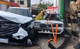 Perseguição policial termina em grave acidente em Chapecó