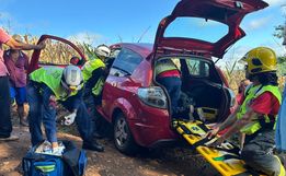 Colisão entre caminhão e carro deixa feridos no interior de Saltinho