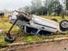 VÍDEO: eixo se desprende de carro e provoca capotamento em SMO