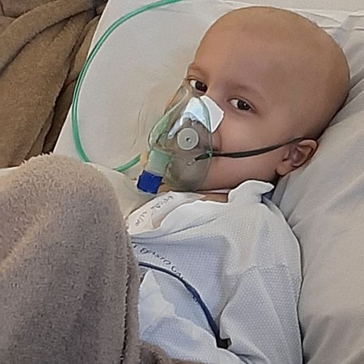 Recuperação do pequeno Leo surpreende médicos após transplante de medula