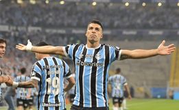 Com atuação de gala de Suárez, Grêmio vence Gre-Nal 439 e aumenta crise no Inter