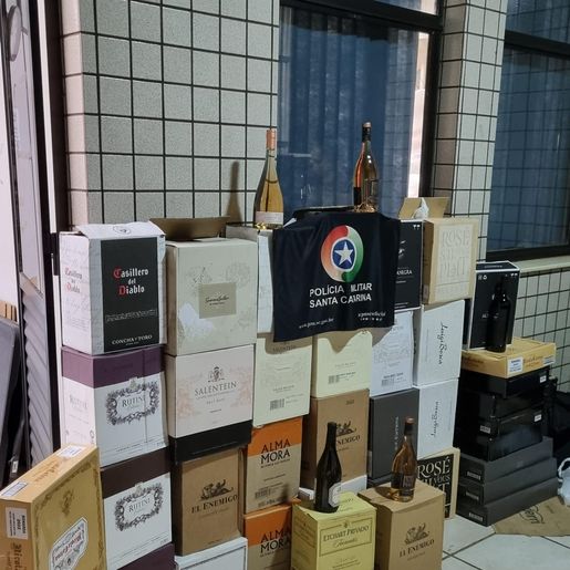 Caminhonete com 217 garrafas de bebidas argentinas é apreendida na BR-163 