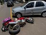 Colisão entre carro e moto deixa um ferido no centro de SMOeste