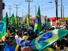 VÍDEO: Dezenas de pessoas participam de ato em frente ao 14º RCMec