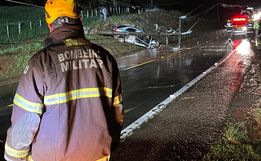 Veículo sai da pista e se choca contra poste de energia entre SMO e Descanso